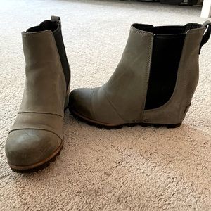 SOREL Gray Leather *discontinued* Lea Wedge sz 6